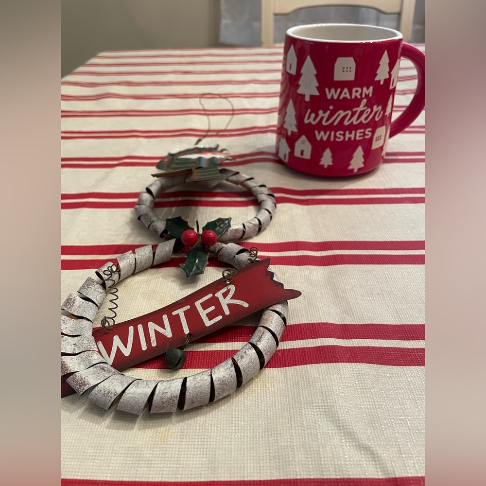 Adorable Winter decoration that hangs and Winter ❄️ Mug Set! ❤️🤍